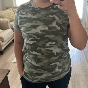 PINK camo T-shirt size large